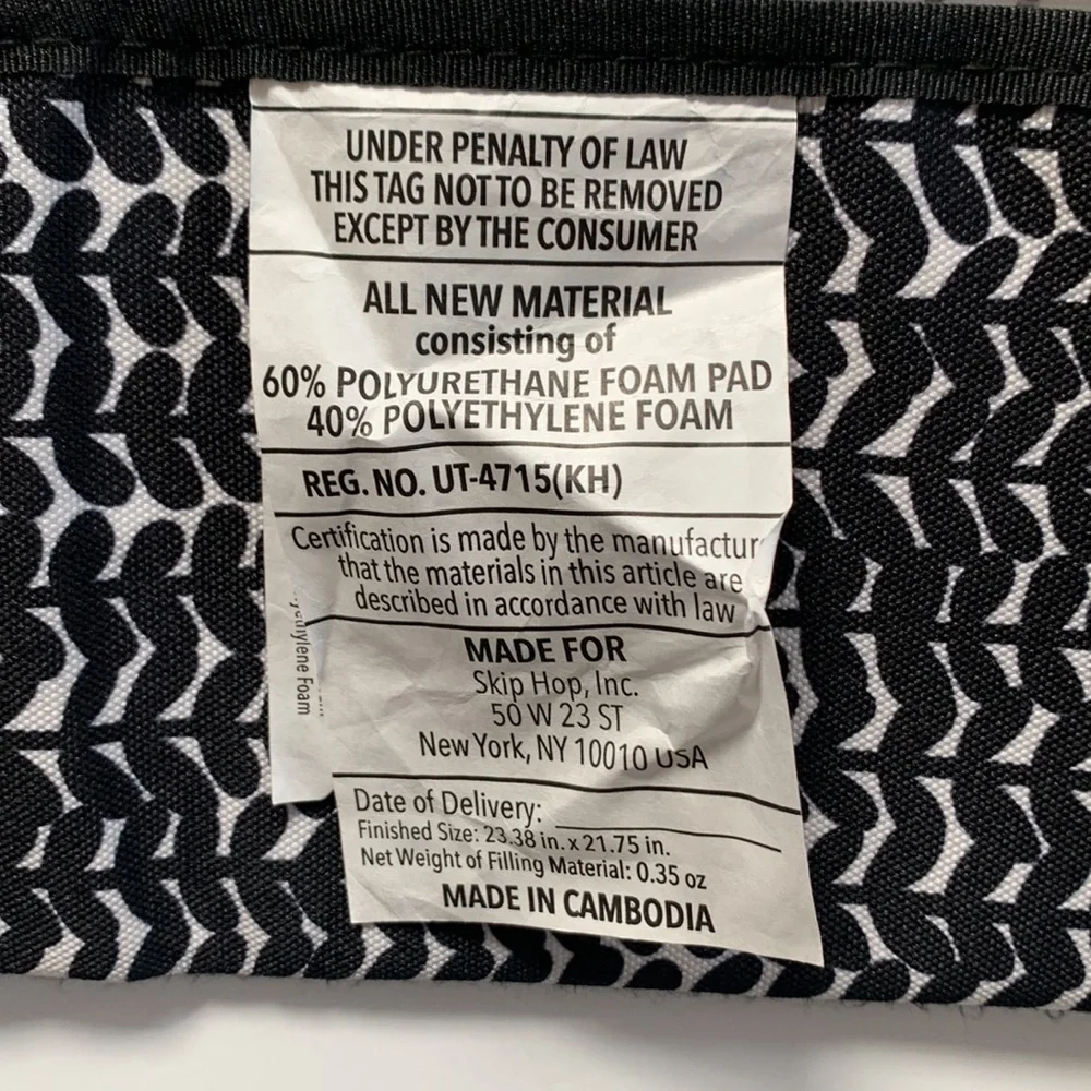 Diaper Bag Skidaddle by Skip Hop black white bag